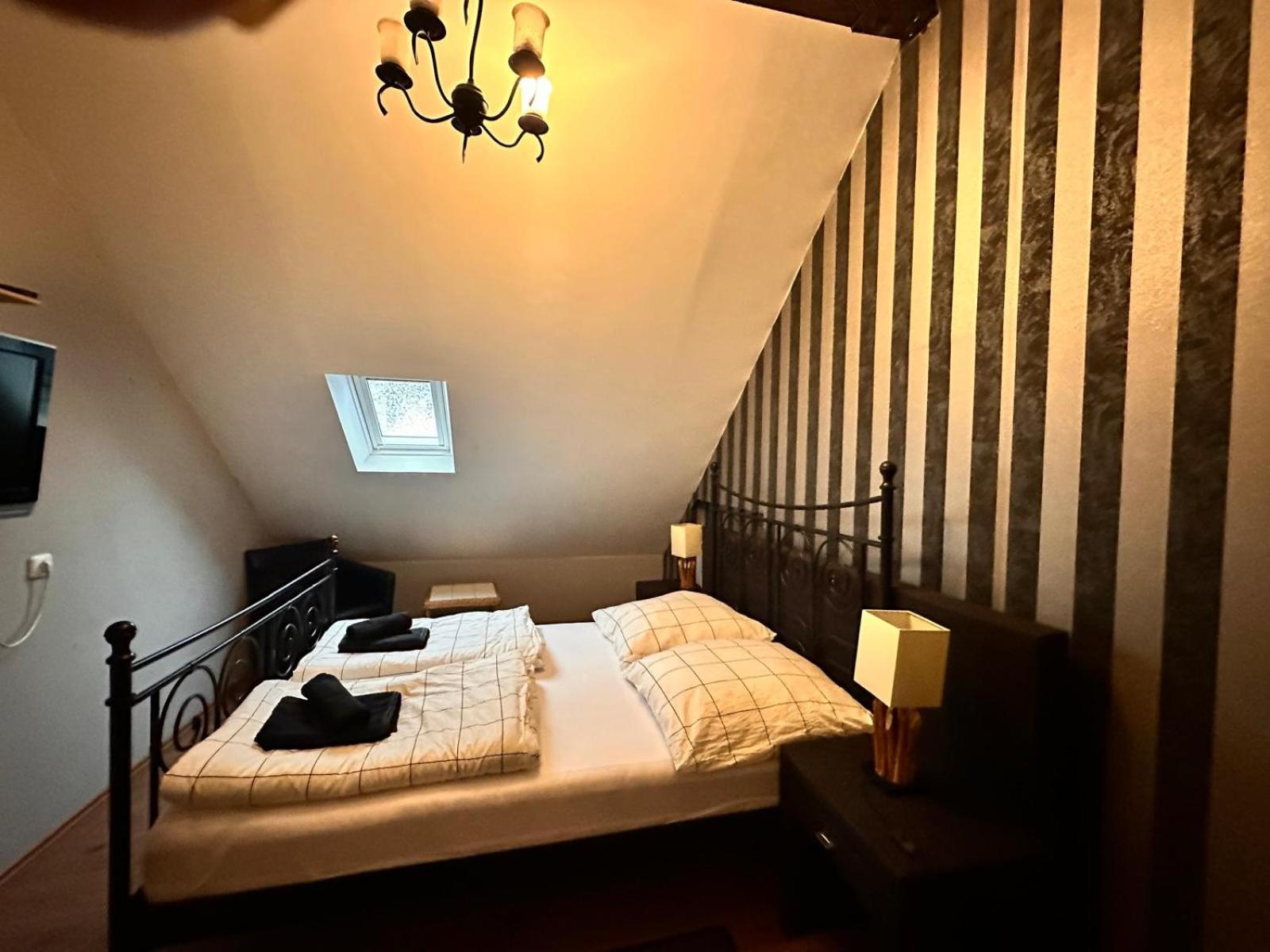 Hostel Adam's